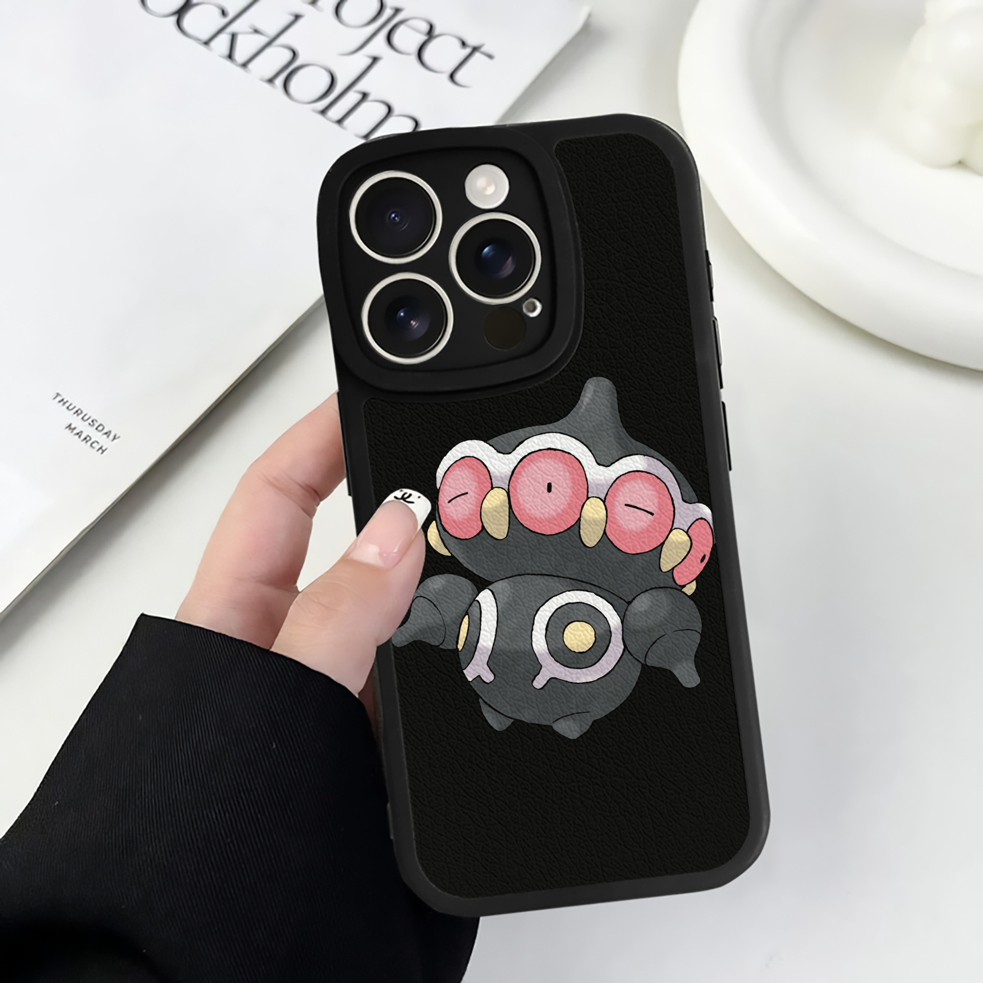 （画像用） ポケットモンスター Pokémon 【iPhone 16シリーズ対応】シリコンスマホケース（レザー調） 材質：シリコン